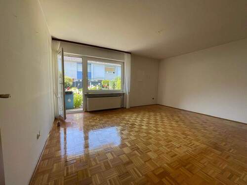 Wohnzimmer mit Gartenzugang - 