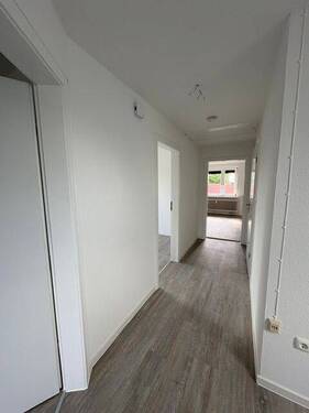 Flur, alle Malerarbeiten neu - 2 Zimmer Etagenwohnung in Schneverdingen