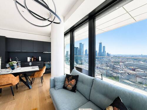 Wohn-/Essbereich - Grand Tower - Möblierte Vier-Zimmer-Wohnung mit Skylineblick