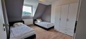 2 Schlafzimmer mit Kleiderschr - 