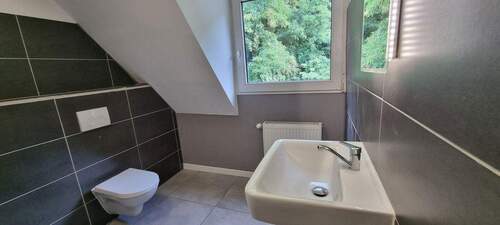 Weiteres Badezimmer (WC) oben - 