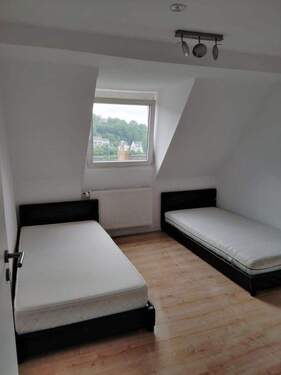 Wände neu in weiß gestrichen - 