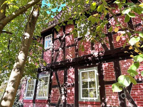 Haupthaus Seitenansicht - 5 Zimmer Einfamilienhaus in Essel