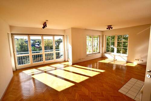 Wohnzimmer mit Gartenblick... - KOMFORTHAUS FÜR HOHE ANSPRÜCHE - 1.850,00&nbsp;EUR Kaltmiete, ca.&nbsp; 162,70&nbsp;m&sup2;&nbsp;Wohnfl&auml;che