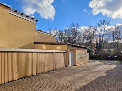 Innenhof mit Stellplatz - 