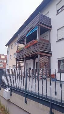 Aussenansicht - Großzügige Eigentumswohnung in gepflegtem 4-Parteienhaus mit 120 m² Wohnkomfort