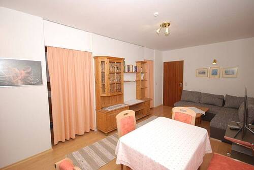 Wohnraum - Etagenwohnung mit 41,90 m&sup2; in Bad Reichenhall zum Kaufen