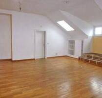 # Licht, Weitblick & Altstadtflair - Dachgeschosswohnung in den Ulanenkasernen - frei ab 1.11.25! - Bamberg