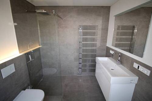 Bad mit bodengleicher Dusche - 