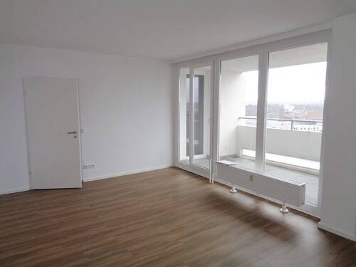 Wohnzimmer 1 - 3 Zimmer Etagenwohnung zur Miete in Braunschweig