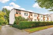 Hausansicht vorne - Sanierungsbedürftige 2-Zimmerwohnung mit großem Potenzial