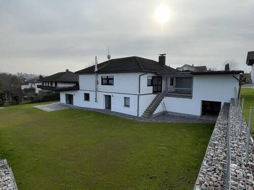 Bild 1 - Platz für die ganze Familie - freistehendes Einfamilienhaus mit Terrasse & großem Garten