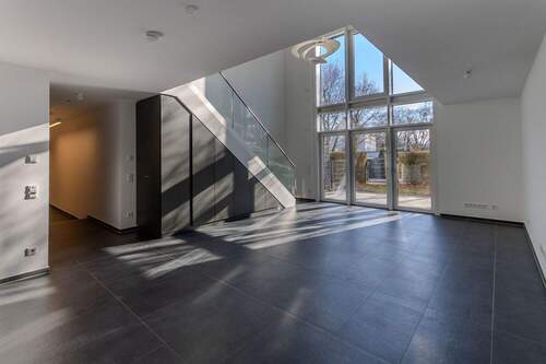 Wohnraum - Etagenwohnung mit 145,00 m&sup2; in Neuss zum Kaufen