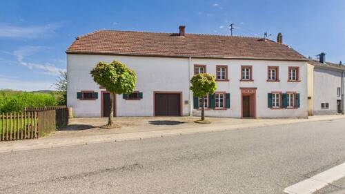 Straßenansicht - Einfamilienhaus in Irsch zu verkaufen