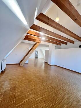 Wohnzimmer 2 - 4 Zimmer Etagenwohnung zum Kaufen in Königsbach-Stein