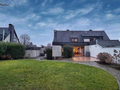 Rückansicht - 4 Zimmer Doppelhaushälfte zum Kaufen in Essen