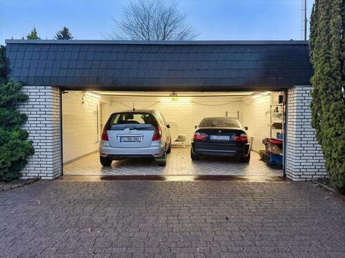 Garage - 4 Zimmer Doppelhaushälfte in Essen