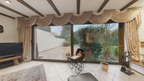 Wohnzimmer; Blick zur Terrasse - 