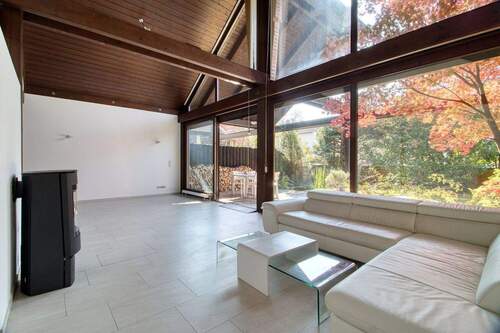 Wohnzimmer mit 5 Metern Raumhöhe - 