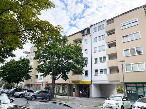 Objektansicht - BALKON, WOHNKÜCHE, EINBAUSCHRANK IM FLUR, PARKETT, LIFT, TIEFGARAGENPLATZ IM HAUS MGL. ( 01309 STRIESEN KRENKELTRASSE )