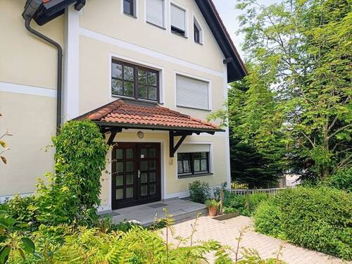 Hauseingang - 3 Zimmer Etagenwohnung in Bad Griesbach im Rottal