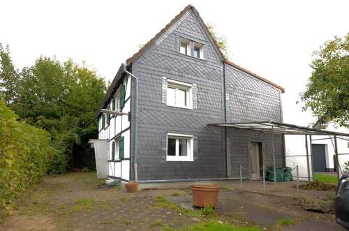 Hausansicht_02 - Heimwerker aufgepasst !! Freistehendes Fachwerkhaus * Renovierungsbedarf * ca. 128 m² Wfl. * ca. 354 m² Grundstück * ...