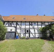 Vollvermietetes 4-Parteienhaus mit Wertsteigerungspotenzial unweit von Göttingen - Adelebsen Lödingsen