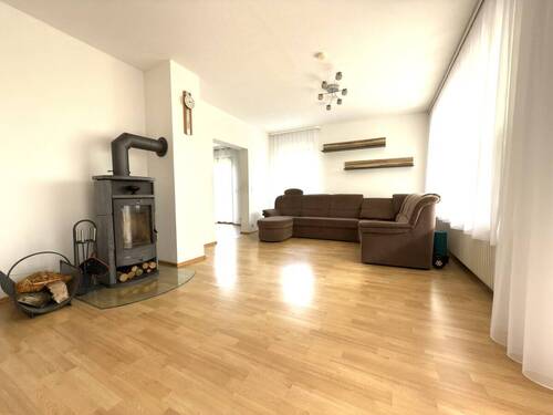 Wohnzimmer - 5 Zimmer Einfamilienhaus in Rottweil