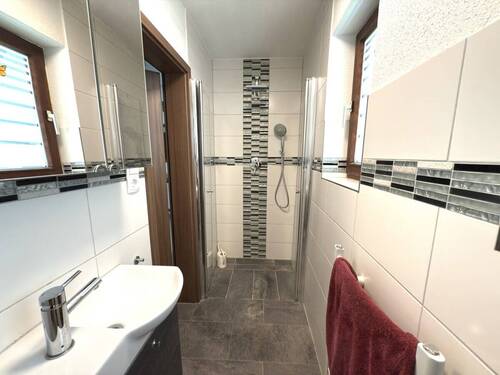 Gästebad - Einfamilienhaus mit 148,00 m&sup2; in Rottweil zum Kaufen