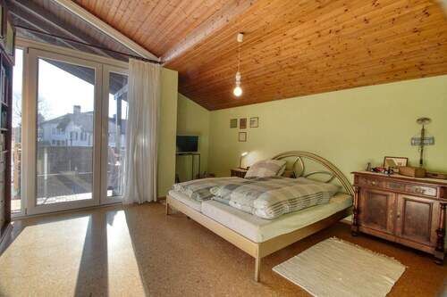 Schlafzimmer Mit Balkon - 