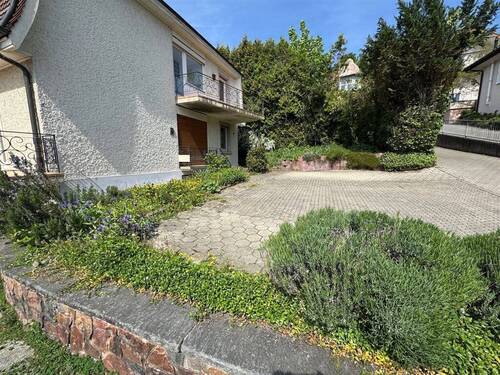 Aussenanlage-Parkplatz - 7 Zimmer Mehrfamilienhaus, Wohnhaus in Waldshut-Tiengen