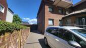 Garagenzufahrt - 8 Zimmer Mehrfamilienhaus, Wohnhaus zum Kaufen in Duisburg