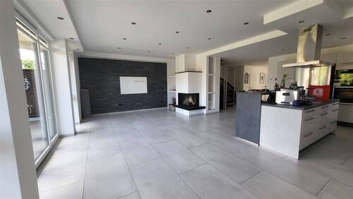  Wohn- und Eßbereich mit offener Küche - 