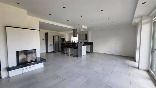  Wohn- und Eßbereich mit offener Küche - 