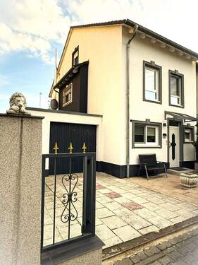 Das Haus vorne.JPEG - 5 Zimmer Mehrfamilienhaus, Wohnhaus in Frankfurt am Main