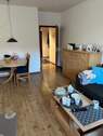 Wohnzimmer m.Tür zum Flur - 2 Zimmer Etagenwohnung zum Kaufen in Buxtehude