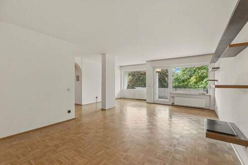 Wohn- und Esszimmer - Helle 4-Zimmerwohnung mit Sonnenbalkon und Garage