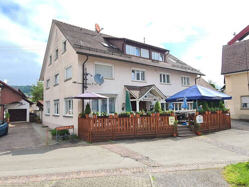 Hausansicht - Restaurant Landgasthof 'Adler' mit 8 Gästezimmern im schönen Öhningen am Bodensee