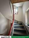Treppe OG - 6 Zimmer Mehrfamilienhaus, Wohnhaus in Schirnding
