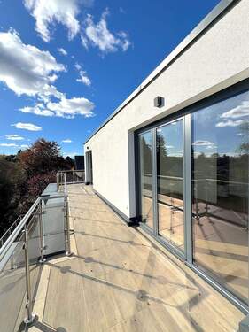 Dachterrasse 2 OG 2 - SCHÖN HAUSEN! 2-Zimmer-Wohnung mit herrlichem Blick ins Grüne