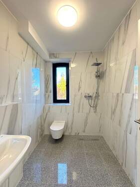 Bad 2 2-Zimmer - 2 Zimmer Etagenwohnung zum Kaufen in Berlin