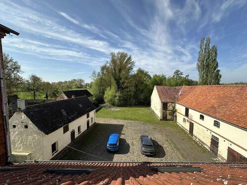 Blick Innenhof Stellplätze - 