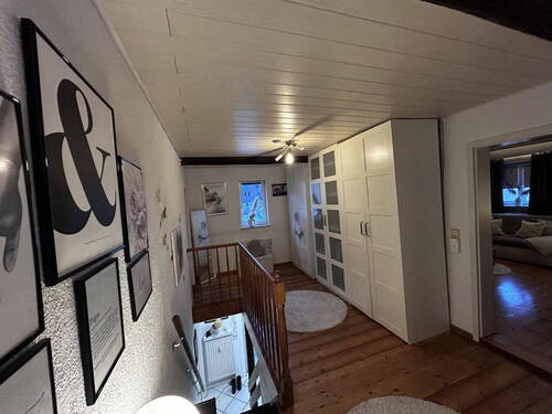 Flur OG große Wohnung - 