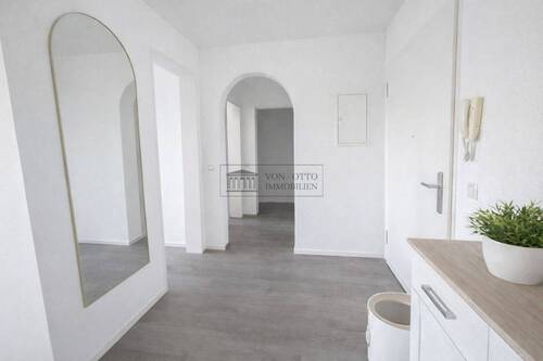 einladender Flur - 3 Zimmer Etagenwohnung in Berlin