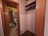 Dusch-WC und Garderobe - 
