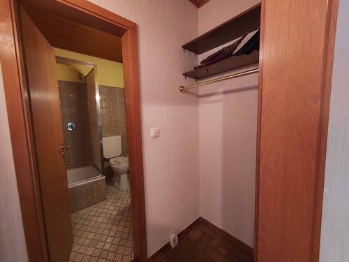 Dusch-WC und Garderobe - 