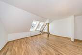 Wohnzimmer - Über den Dächern von Stötteritz - großzügige 1-Zimmer-Dachgeschosswohnung