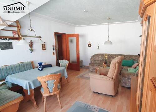 03_Wohnzimmer.jpg - 2 Zimmer Etagenwohnung zum Kaufen in Pforzheim