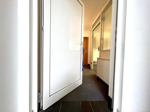 Eingangsbereich - gem. Nutzg. mit Nachbargewerbe - 