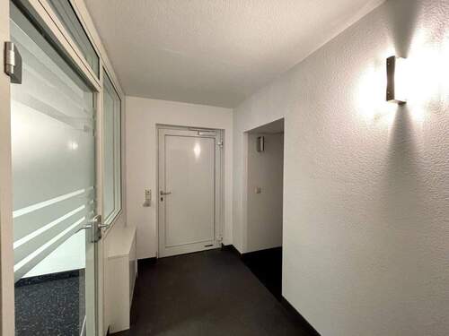 Eingangsbereich - gem. Nutzg. mit Nachbargewerbe - 